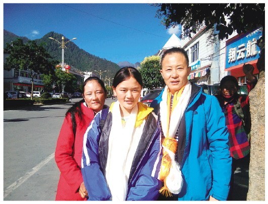 一只义眼重拾自信 西藏姑娘大学梦圆 