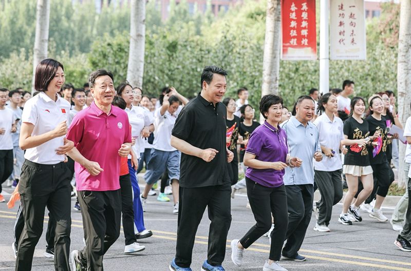 南开大学“特色马拉松”开跑 