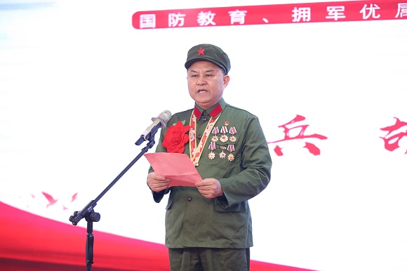 《7》一等功臣杨彪宣讲了对越自卫还击战的故事.JPG