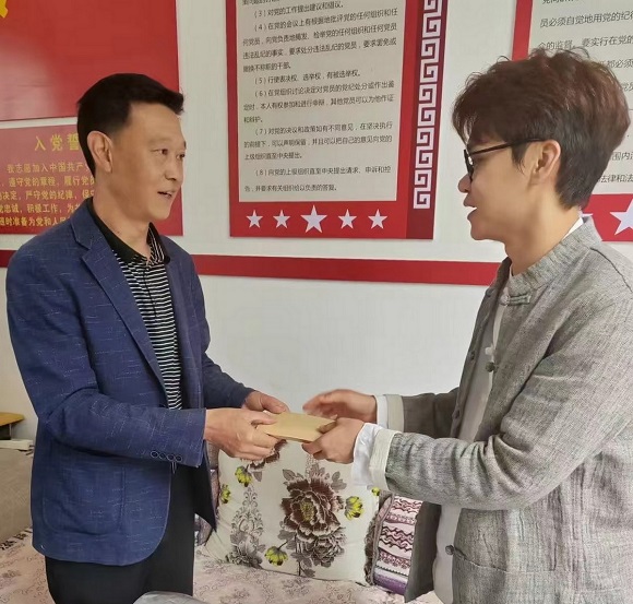 资助学校2.jpg