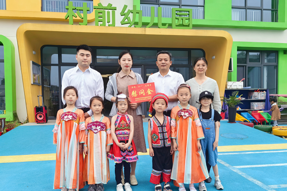 《3》江苏省常州市武进区湟里镇党委书记张军亮一行慰问“村前幼儿园”.png