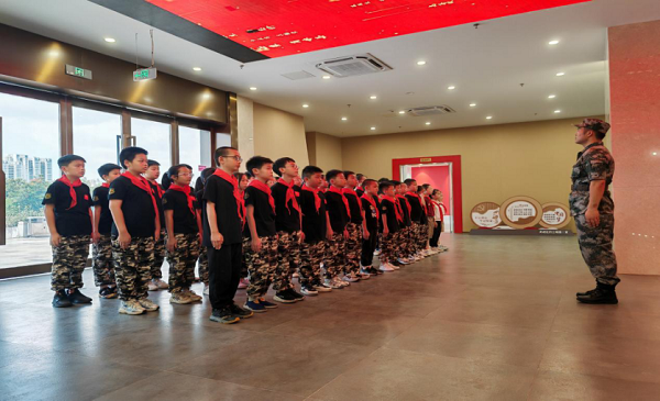 《8》老兵赵晓琳为少先队员讲述武进革命烈士不朽事迹和人民军队成长的光辉历程.png