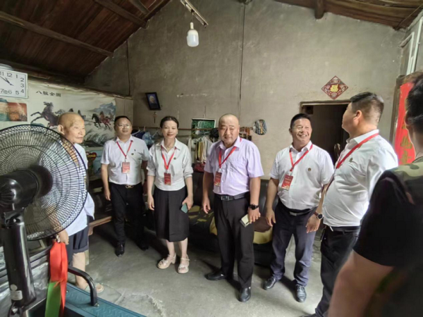 《13》社会组织走访慰问低保退伍军人.png