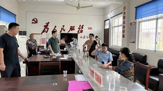 到群众中去问民需.jpg