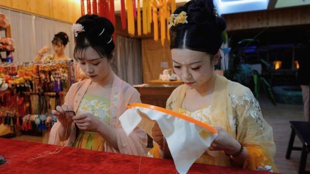 2025庆阳“中国华服日”以青春之名续写文化自信 
