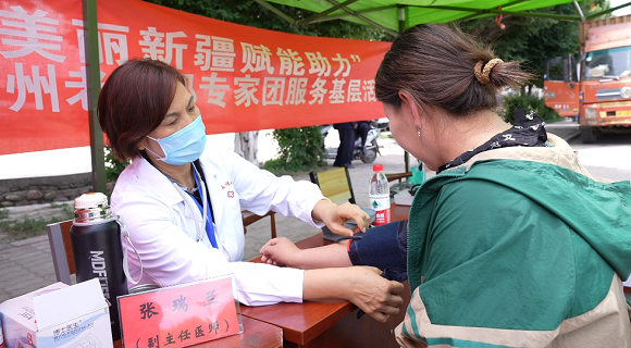 暖心义诊进乡村！三甲专家来到特克斯县家门口送健康 