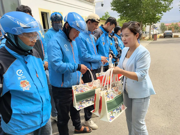外卖骑手集体点赞：“工会真是咱的贴心娘家人！”
