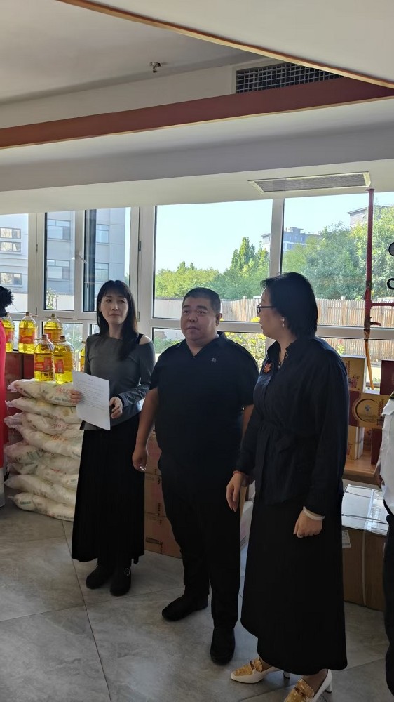 红枫银发行动河北工作站开展双节慰问活动 情暖雅布伦皓轩养老院 