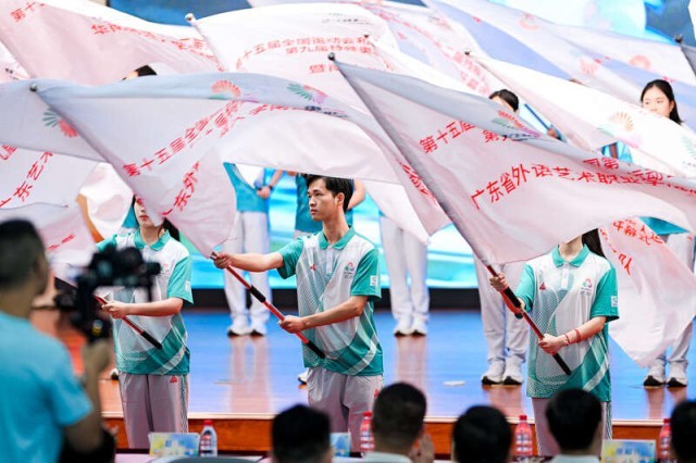 青春合伙人来了！十五运会和残特奥会开幕式志愿者授旗仪式举行 