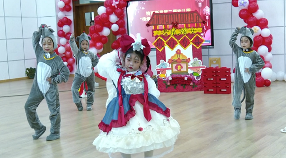 萌娃“戏”说经典！特克斯童话剧让中华文化“童”心绽放 