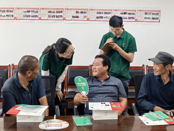 实践团调研青海共和县居民.jpg
