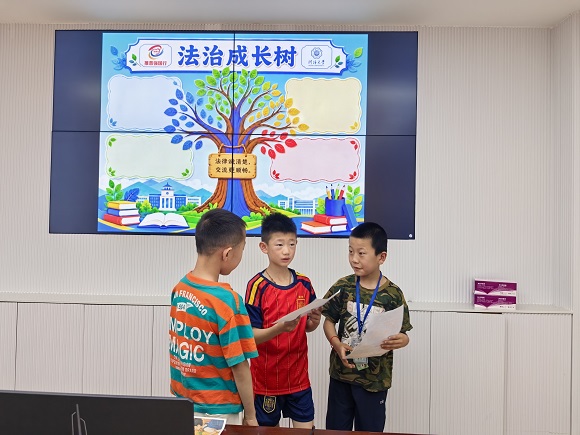 实践团开展“语润高原·法护同音”普法活动.jpg